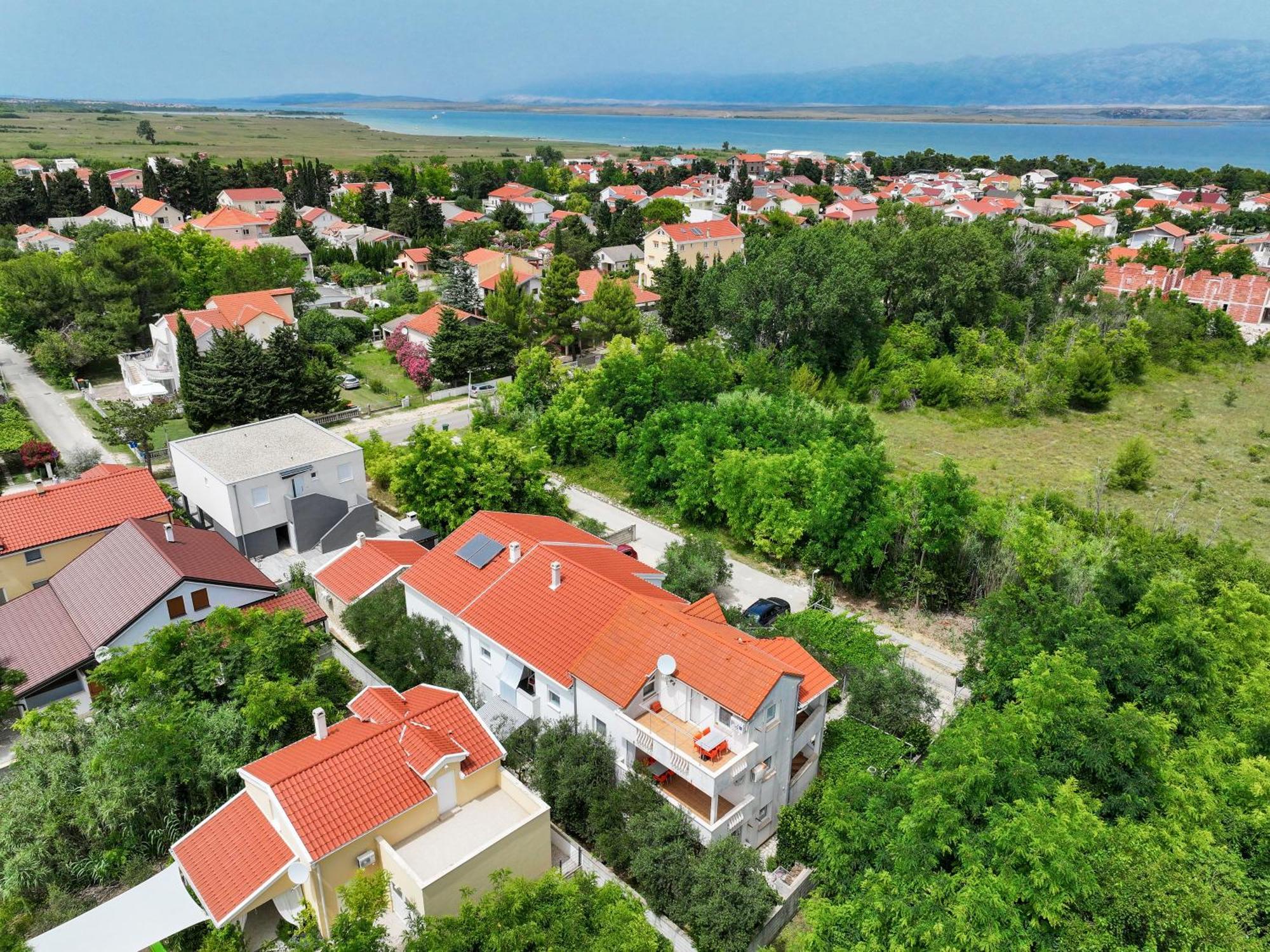 Apartments Kika Nin Buitenkant foto