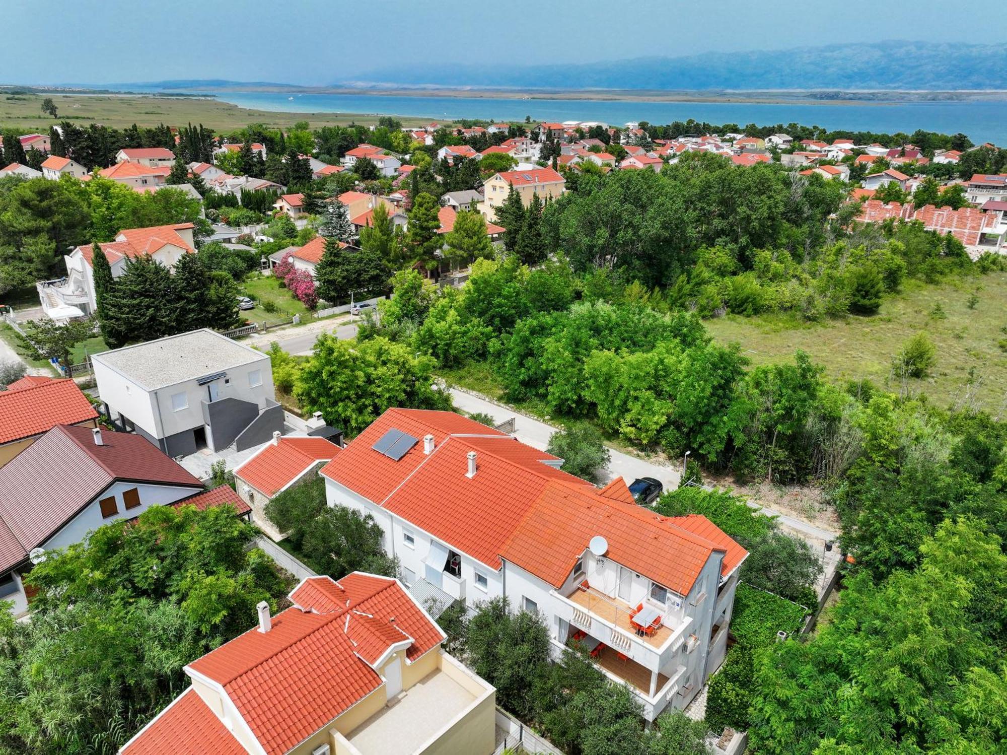 Apartments Kika Nin Buitenkant foto
