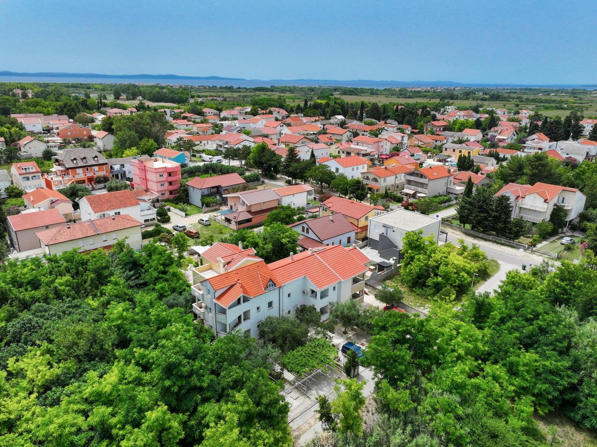 Apartments Kika Nin Buitenkant foto
